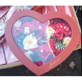 Подарунковий набір мила букет з троянд у коробці Love Light Rose Flower